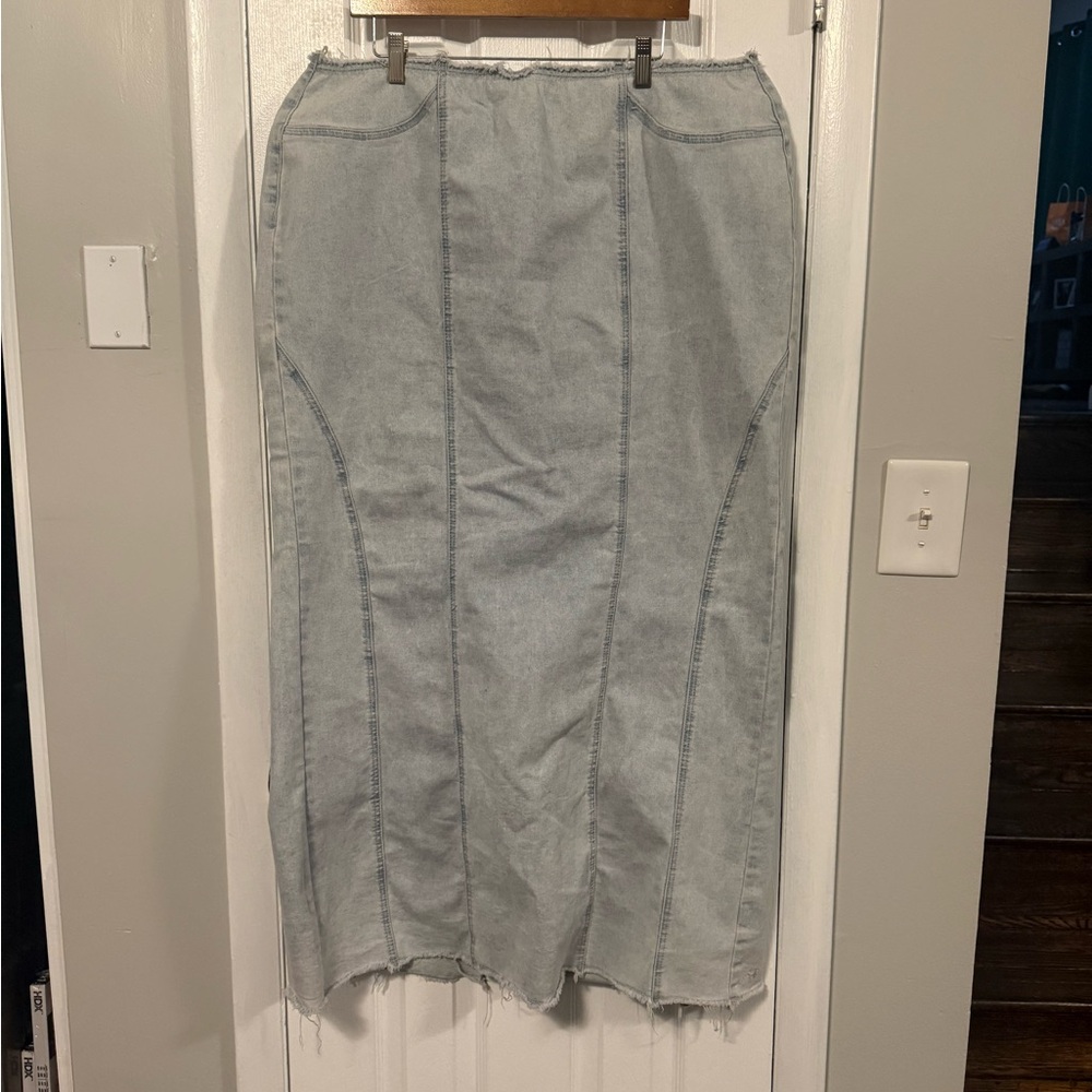 1x fits like 2x, plenty stretch! Never Worn